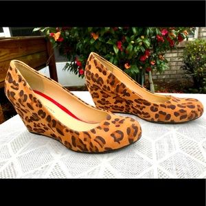 Leopard-print wedges